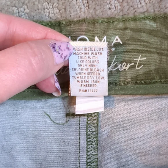 Green and Beige Leaf Print Skort - Picture 6 of 8